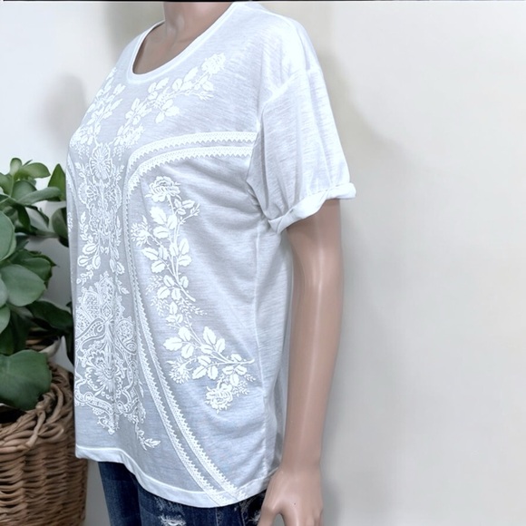 NEW Forever 21 Embossed Rolled-Up Sleeve Top - Picture 6 of 16